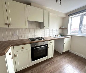 2 bedroom terraced house to rent - Photo 4
