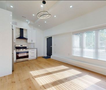 For Lease - 12 Kemano Street Unit# Unit 3, Aurora, Ontario - Photo 2