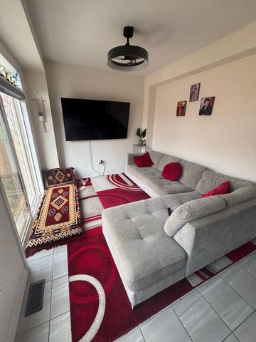 For Lease - 2300 Grainger Loop, Innisfil, Ontario - Photo 4