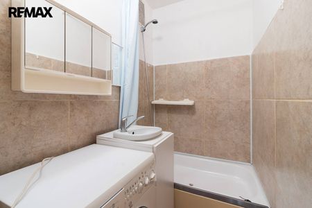 Pronájem bytu 1+kk v osobním vlastnictví 33 m², Praha 8 - Kobylisy - Photo 3