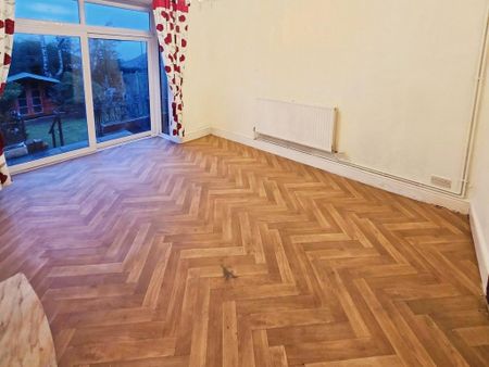 3 bedroom semi-detached house to rent - Photo 5