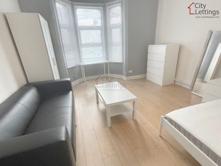 2 Bedroom Shared Flat - Photo 3