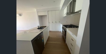 5 Raptor Place, Melton South, Vic 3338 - Photo 5