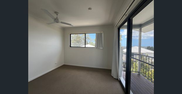 Spacious 3 Bedroom Townhouse in a Convenient Location - Photo 1