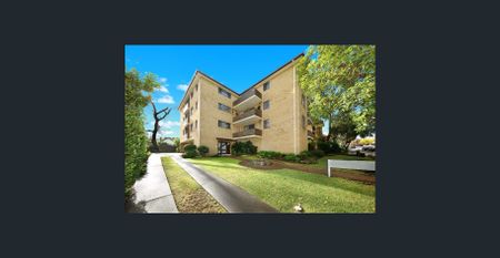 Spacious Two Bedroom Apartment in the Heart of Mortdale - Photo 2
