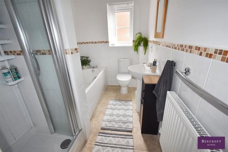 2 bed Flat - To Let - Photo 5