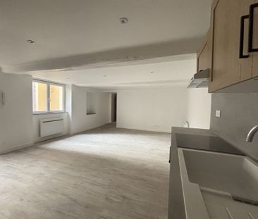 Location Appartement 2 pièces 51m² CHARLIEU 42190 - Photo 1