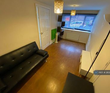 4 bedroom detached house to rent - Photo 2