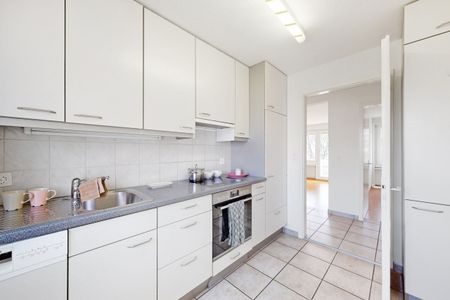 Two minutes to the center of Zuchwil or motorway junction - Photo 4