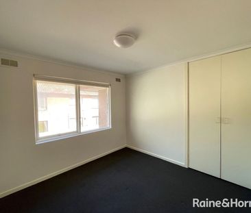 Perfect Location! - Photo 3