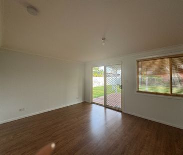 Family Home - 4 Beds / 2 Bathrooms / Wood Fire Heating. - Photo 1