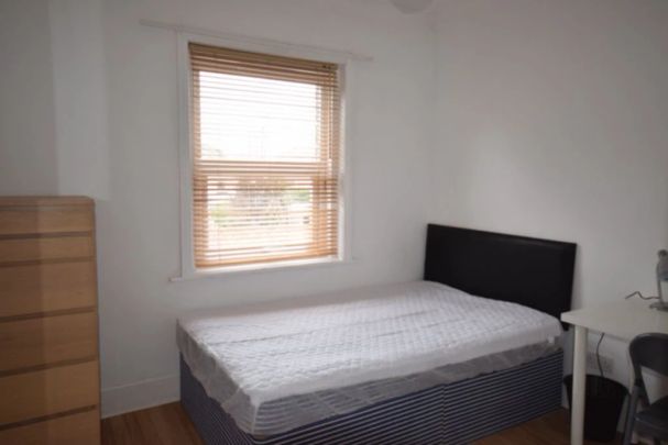 To Rent Shelbourne Road, Charminster, Bournemouth, BH8 £2,450 pcm Tenancy Info - Photo 1