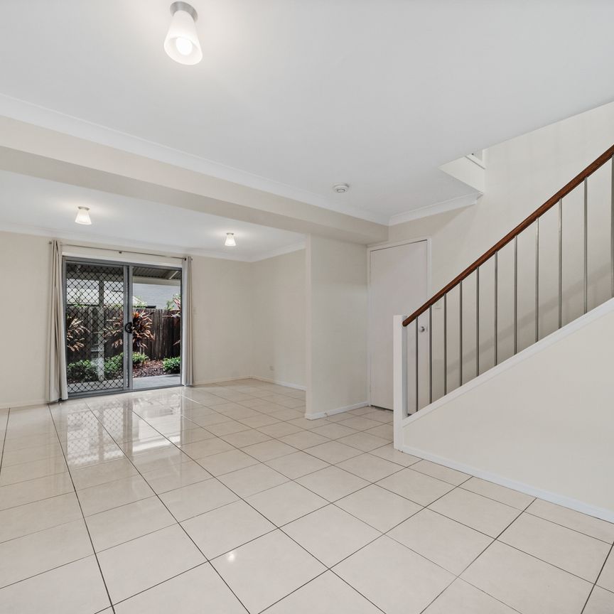 Modern Townhouse in a Quiet, Convenient Marsden Location - Photo 1