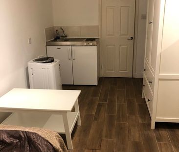 Studio Flat, Twyford Abbey Road, NW10 - Photo 1