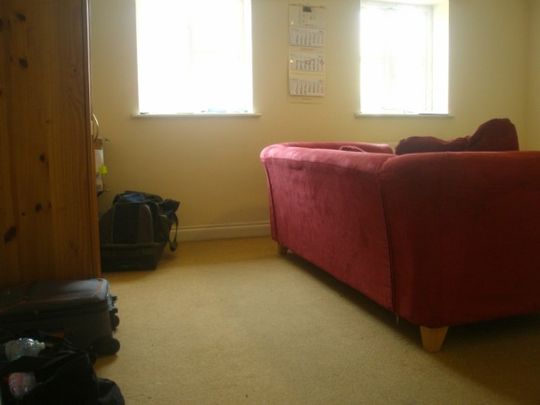 2 Bed - Hatcher Crescent - Photo 1