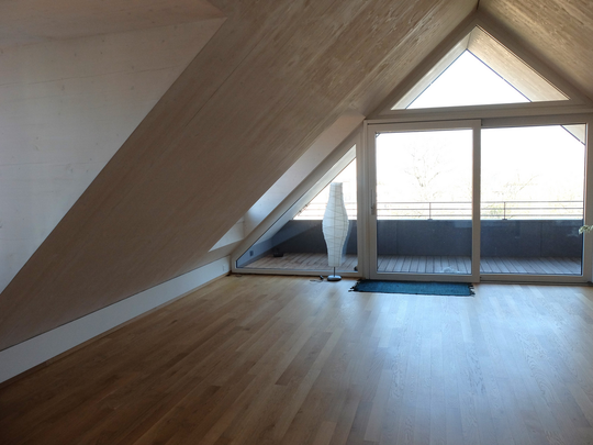 Stilvolle Dachwohnung in bester Wohnlage von Arlesheim - Foto 1