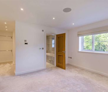 Outstanding luxury family home in exclusive development on the edge... - Photo 3