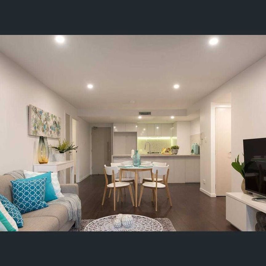 Modern 3 Bedroom Apartment in a Quiet & Convenient Location - Photo 1