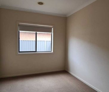 CONVENIENT LOCATION IN TARNEIT - Photo 4