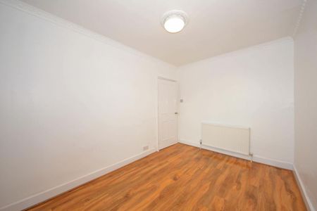 4 bedroom terraced house to rent - Photo 4