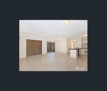 Relax & Unwind in This Stylish 2-Bedroom Railway Estate Home!! - Photo 2