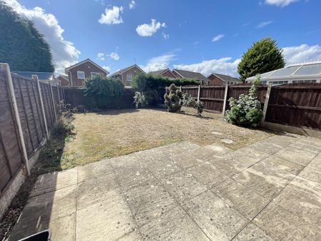 3 bedroom link detached house to rent - Photo 5