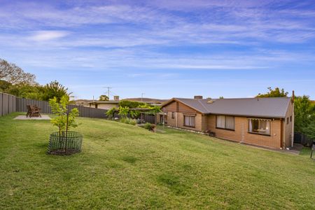 Large Family Home Situated In Sought After East Albury - Photo 3