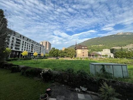 Bel appartement de 2.5 pièces entièrement rénové au rez-de-chaussée - Photo 4