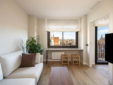 Excellent 2 Bedroom apartment with 8m² terrace for rent in Gràcia, Barcelona - Photo 2