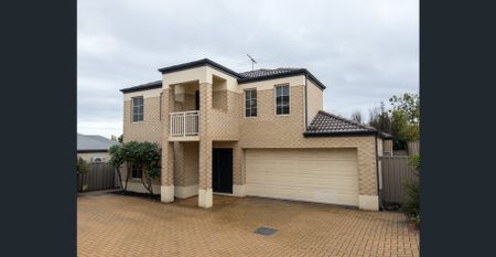 Executive Townhouse - Photo 3