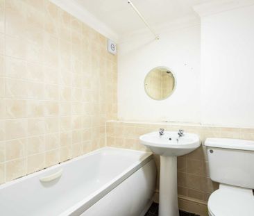 Traslyn Court, 15a Selden Road - Photo 3