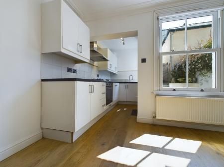 Strawberry Dale Avenue, Harrogate, HG1 - Photo 3