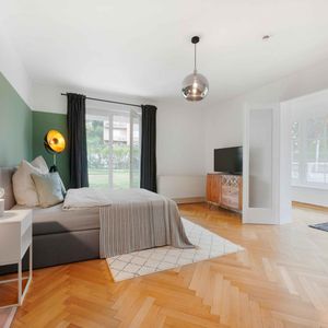 Stuttgart | Private room | double bedroom with balcony in Gablenberg - Photo 3