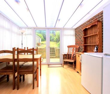 4 bedroom semi-detached house to rent - Photo 2