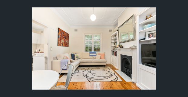 Gorgeous Family Entertainer - Photo 1