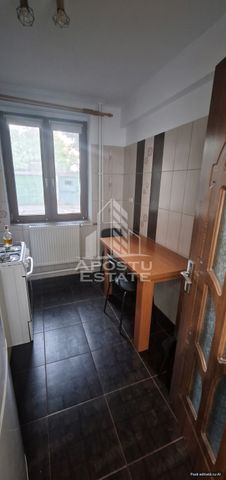 Apartament 3 camere de inchiriat, pozitie excelenta, situat central - Fotografie 3