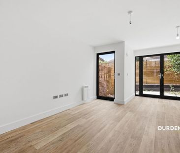 4 bedroom end of terrace house to rent - Photo 1