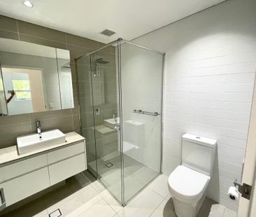 Luxury Lakeside Apartment - Photo 2