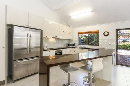 Unit 24/124 Noosa Parade, Noosaville. - Photo 2