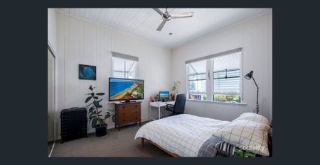 Spacious 3-Bedroom Flat in the Heart of Red Hill - Photo 3