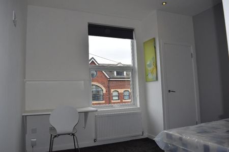 6 bedroom terraced house to rent - Photo 2