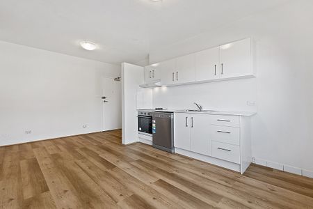 Central Position - Photo 5