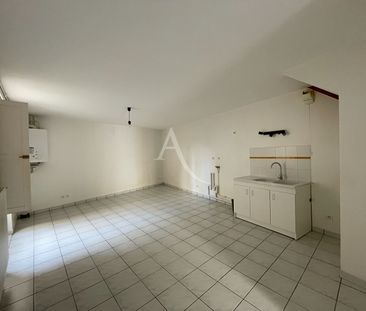 Location Appartement 4 pièces 100m² FONTENAY LE COMTE 85200 - Photo 3