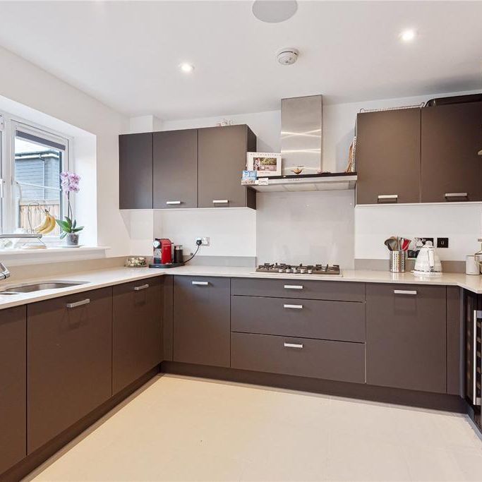 4 bedroom detached house to rent - Photo 1