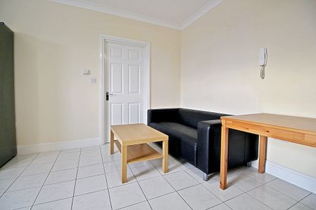 High Street, TW3, Hounslow - Photo 4