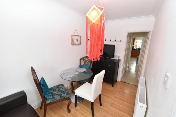 1 bedroom in a flat share to rent - Photo 1