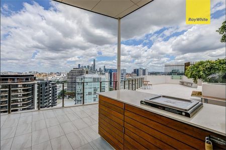 Conveniently Located Two Bedroom Apartment - Photo 5