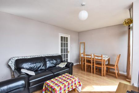 3 bedroom flat to rent - Photo 3
