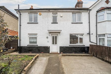 3 bedroom semi-detached house to rent - Photo 3