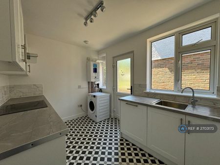 2 bedroom flat to rent - Photo 3